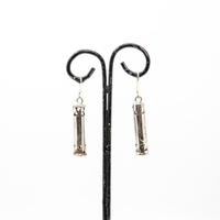 أقراط فضية بتصميم أسطواني مزخرف يدويًا