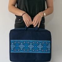 حقيبة لابتوب مطرزة "زرقاء"