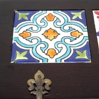 Decorative Key Hanger with Handpainted Ceramics (Dark Wood)