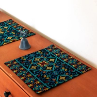مفرش طاولة صغير مربع مطرز - طقم قطعتين - أزرق