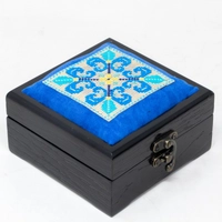 صندوق خشبي مربع مع غطاء بتطاريز يدوية - عدة ألوان - بنفسجي