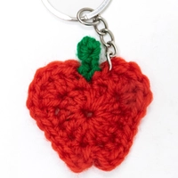 ميدالية كروشيه - عدة تصاميم - تفاحة حمراء