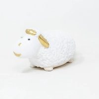 قطعة ديكور مصنوعة من الجبس على شكل خروف أبيض