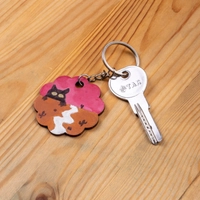 Cute Keychain in The Shape of a Flower Adorned with a Drawing of a Cat