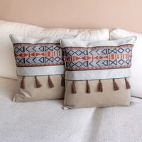 وسادة ديكور تراثية للكنب مصنوعة من قماش السدو - متوفرة بعدة تصاميم  - التصميم الأول