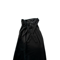 تنورة سوداء أنيقة - مصنوعة يدوياً