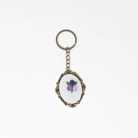 ميدالية حديدية راقية مع كانفس مطرّز – تصميم ورود بدرجات البنفسجي