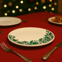 طبق خزفي مزخرف بزينة الميلاد