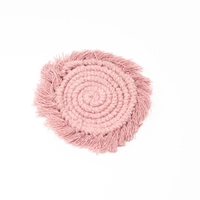 كوستر مكرمية دائرية باللون الوردي – ديكور أنيق وهدية مميزة