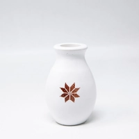 مزهرية تراثية صغيرة – بيضاء بنقش خمري فاخر