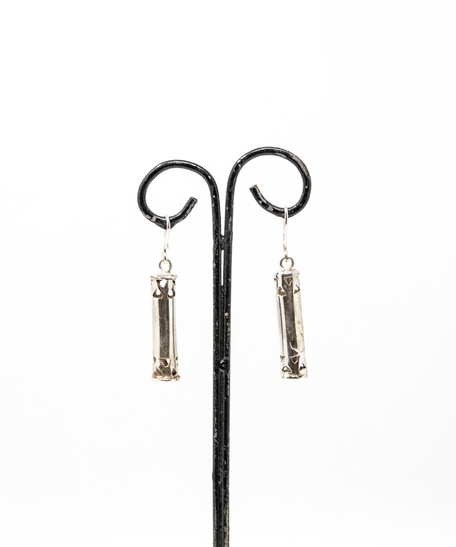 أقراط فضية بتصميم أسطواني مزخرف يدويًا