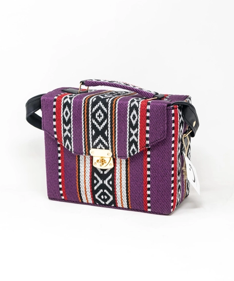 حقيبة على شكل صندوق بتصميم بدوي - عدة ألوان  - بيج