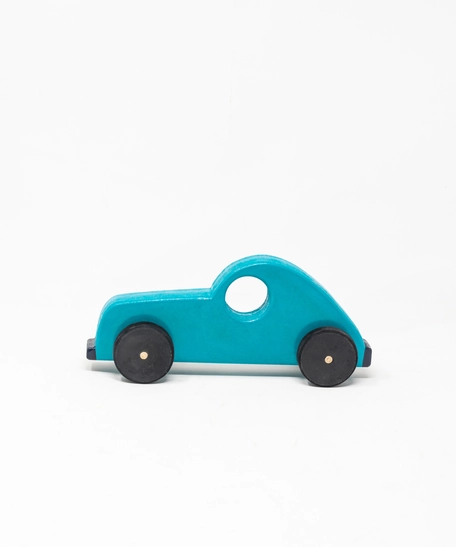 سيارة خشبية زرقاء