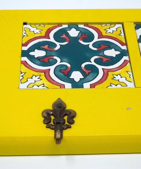 Decorative Key Hanger with Handpainted Ceramics (Yellow)