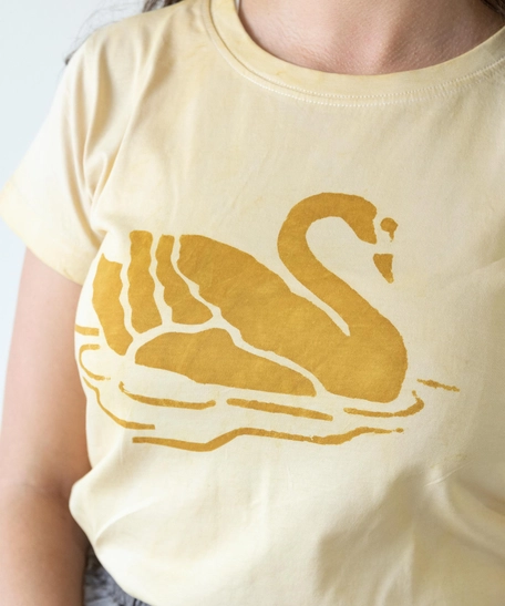 T-shirt: Yellow Swan