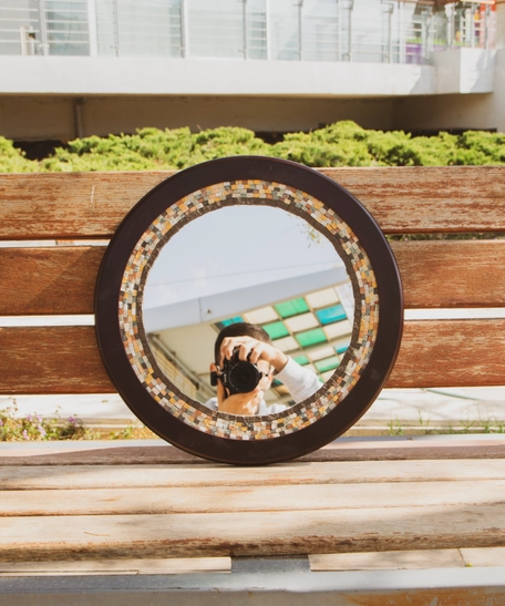مرآة حائط دائرية بإطار فسيفساء