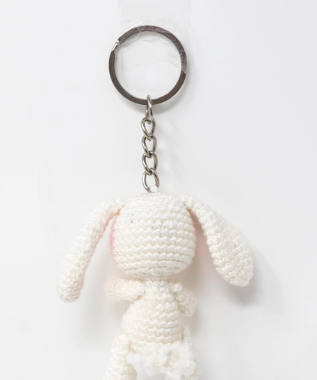 ميدالية مفاتيح كروشيه على شكل أرنب