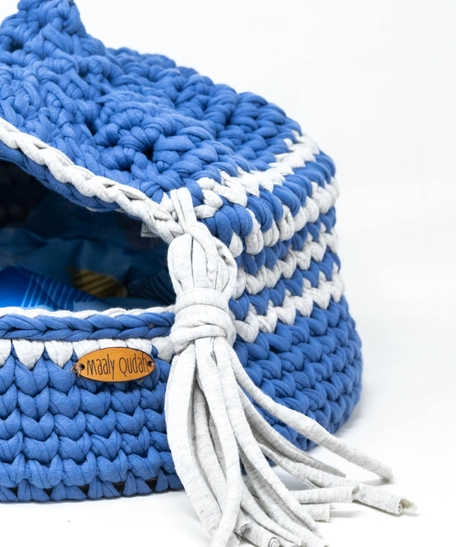 Closed Crochet Cat Bed House - Blue & Gray