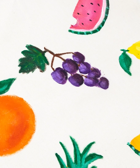حقيبة يد قماشية مزينة برسومات يدوية لمجموعة من الفواكه