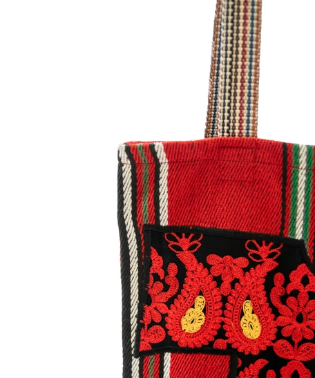 Striped Tote Bag with Traditional Thoub Design