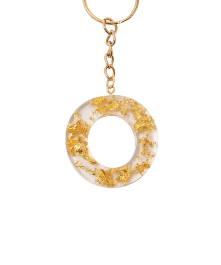 Keychain made of transparent resin decorated with shiny golden pieces - letter O