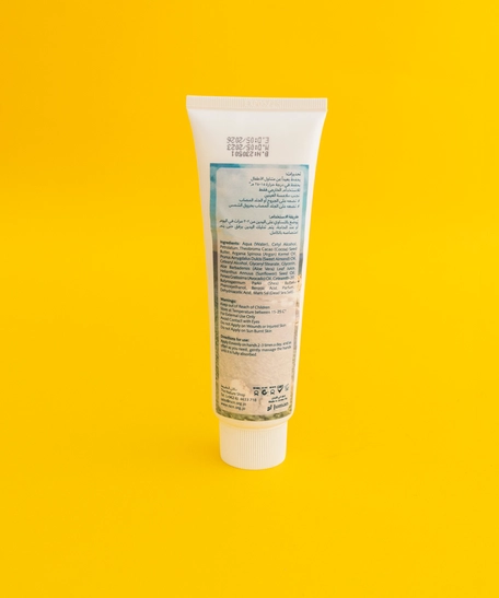 Moisturizing Hand Cream Made from Dead Sea Salts and Natural Minerals