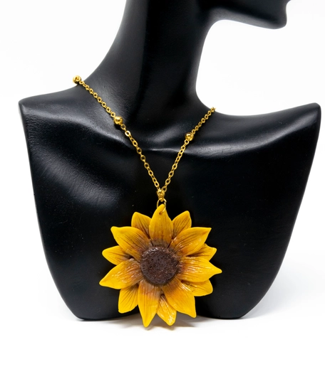 Elegant Sunflower Necklace with a Golden Chain