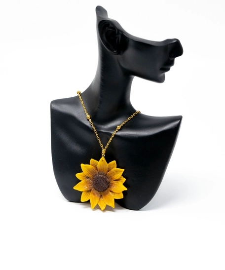 Elegant Sunflower Necklace with a Golden Chain