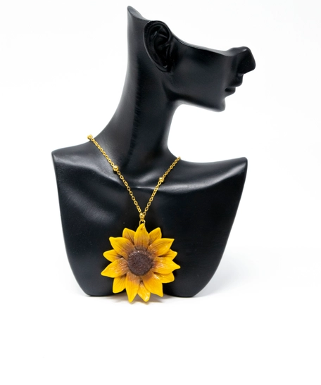 Elegant Sunflower Necklace with a Golden Chain