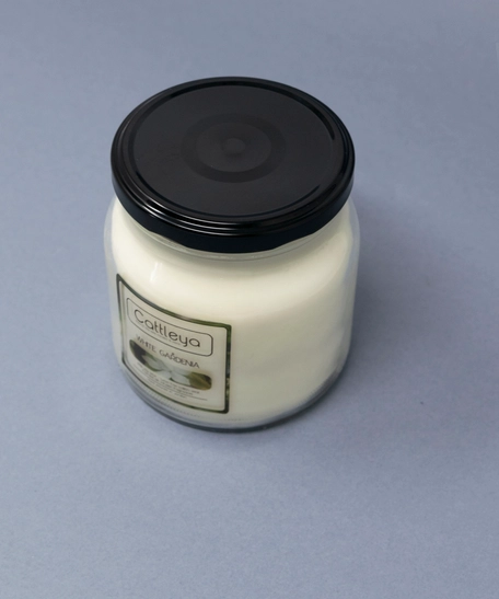 White Gardenia Candle Made of Natural Oils - Large Size 500 Grams