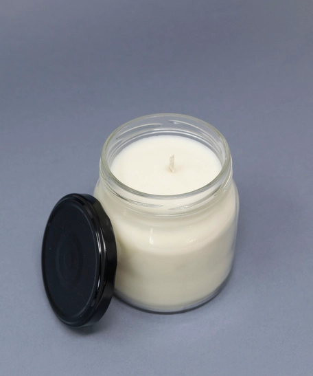 White Gardenia Candle Made of Natural Oils - Large Size 500 Grams