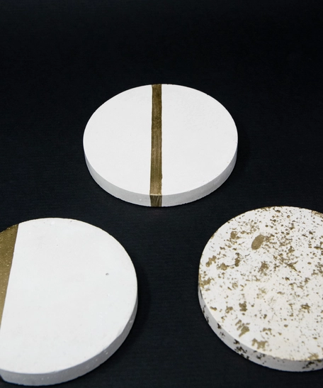 Luxurious Concrete Serving Set: Circular Serving Tray with White & Gold Coasters