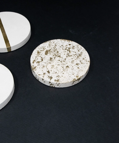 Luxurious Concrete Serving Set: Circular Serving Tray with White & Gold Coasters