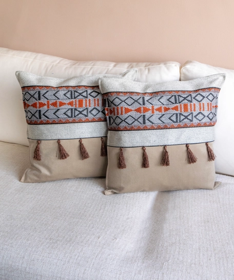 وسادة ديكور تراثية للكنب مصنوعة من قماش السدو - متوفرة بعدة تصاميم  - التصميم الأول