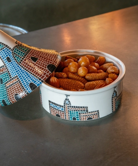 Luxury Ramadan Hostess: Dessert Serving Plate with A Distinctive Ramadan Design