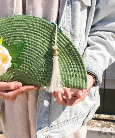 Green Clutch Bag with A Distinctive Design Inspired by Nature