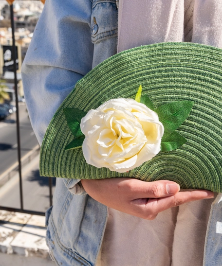 Green Clutch Bag with A Distinctive Design Inspired by Nature