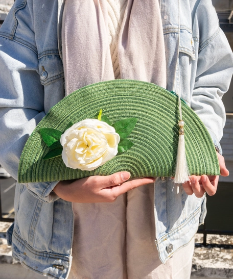 Green Clutch Bag with A Distinctive Design Inspired by Nature