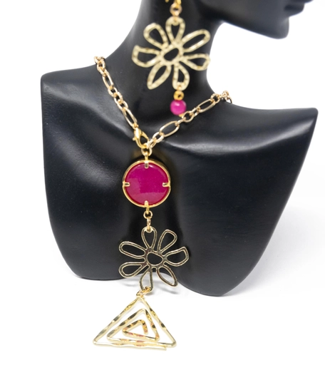 Modern Gold Accessory Set Decorated with Fuchsia Beads - Dangling Earrings, Necklace and Bracelet with a Flower Design