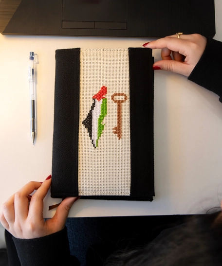 دفتر ملاحظات بتصميم خريطة و علم فلسطين مع مفتاح العودة!