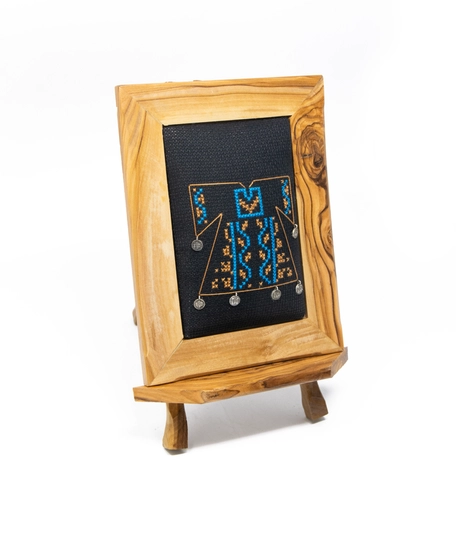 A wooden frame embroidered from the inside in the shape of a dress - purple color