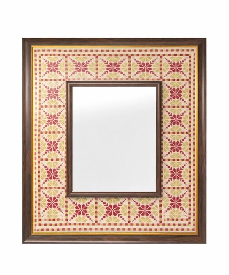 مرآة مطرزة بتطريز يدوي باللون الأحمر والبيج مع إطار خشبي بني