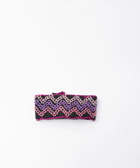 سوار أسود تراثي أنيق – مطرّز يدوي بالزهري والنهدي