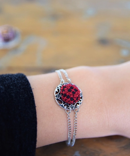  Embroidered Circular Bracelet: Red and Black 