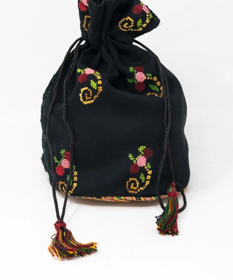 Black Floral Embroidered Coin Purse